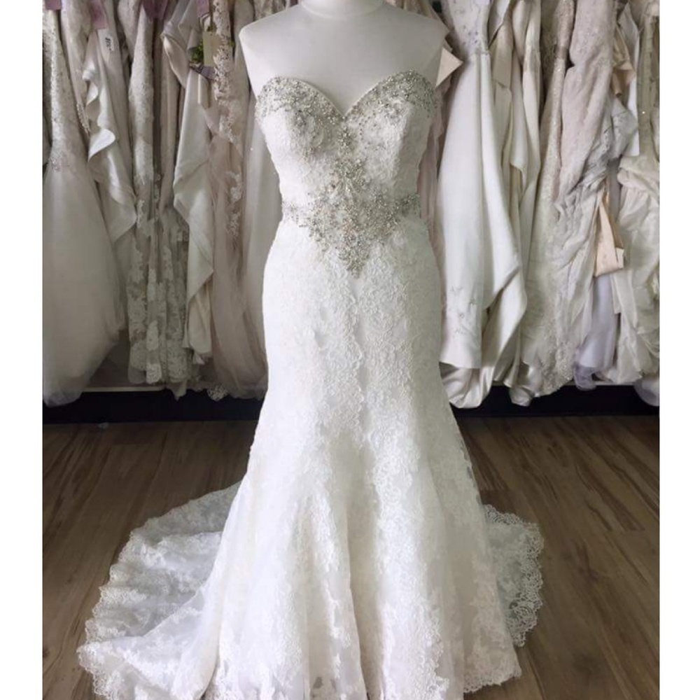 Strapless, mermaid style wedding gown!😍👰💍